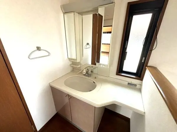 兵庫県川西市緑台２丁目 一戸建て