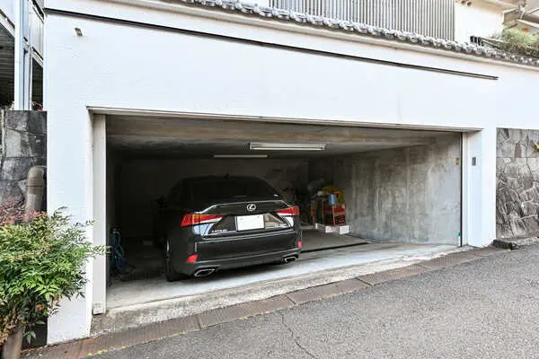 東京都八王子市絹ケ丘２丁目 一戸建て