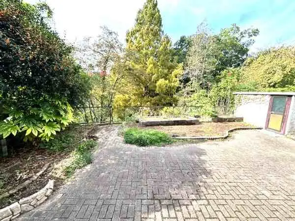 兵庫県川西市緑台２丁目 一戸建て