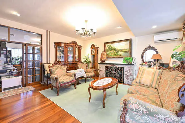 東京都八王子市絹ケ丘２丁目 一戸建て