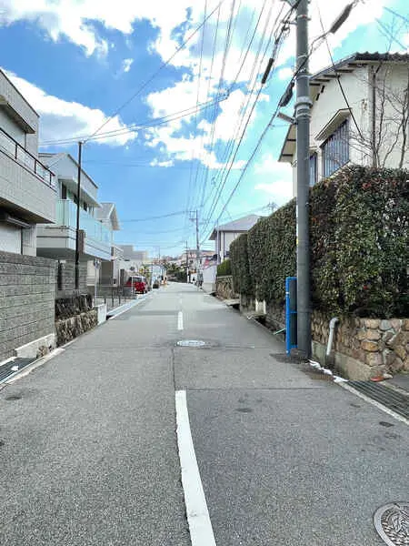 土地面積177.93平米(約53.82坪)。陽当り良好な角地のため、明るい室内環境が実現しそうです。