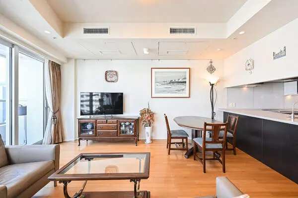 M.M.TOWERS FORESIS R棟