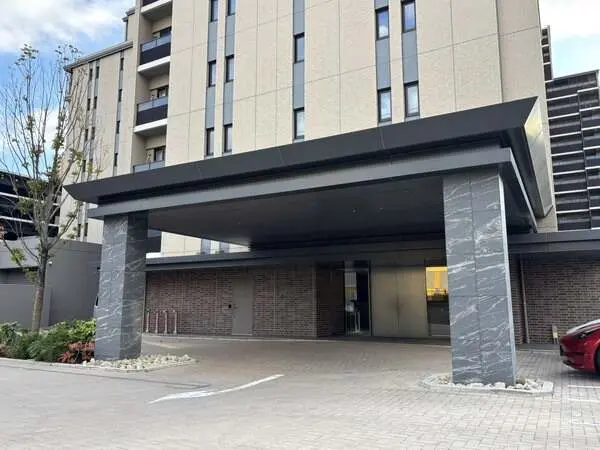 コーチエントランス