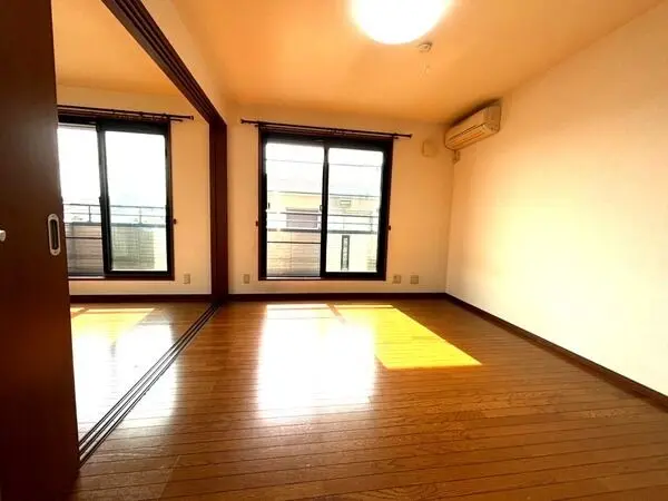 兵庫県川西市緑台２丁目 一戸建て