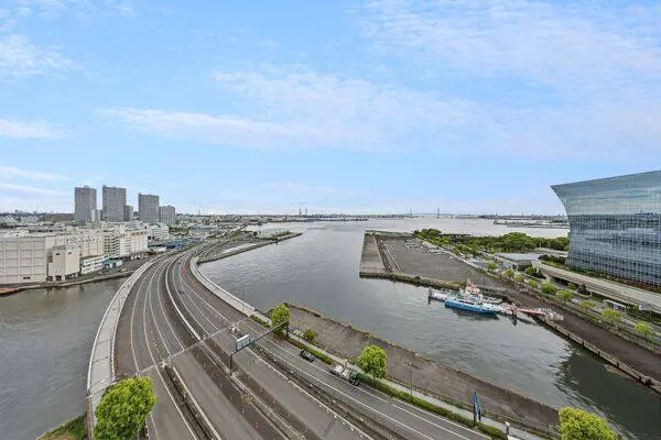 BLUE HARBOR TOWER（ブルーハーバータワー）みなとみらい