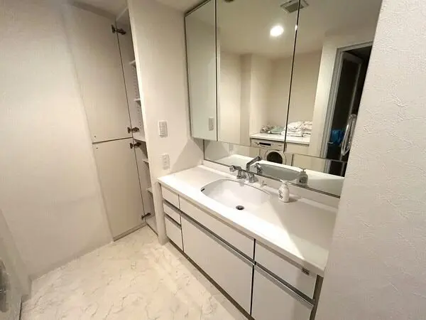 ルネッサなんばタワー