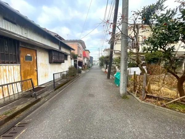 前面道路含む外観