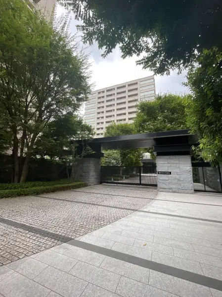 ブランズ四番町