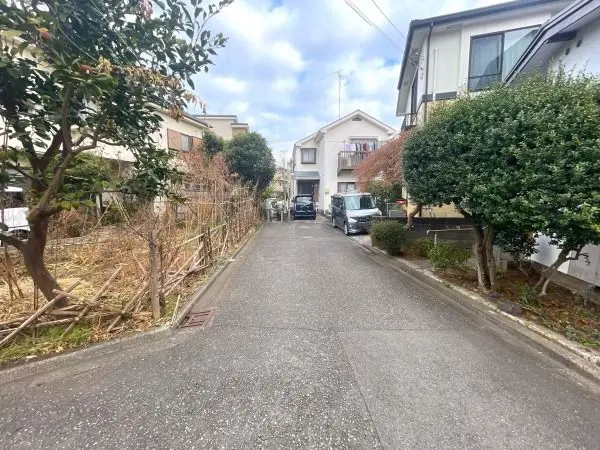 前面道路含む外観