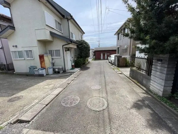前面道路含む外観