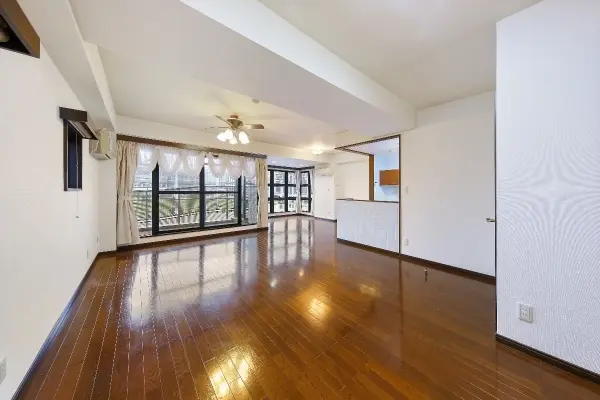 ヨコハマポートサイドロア参番館