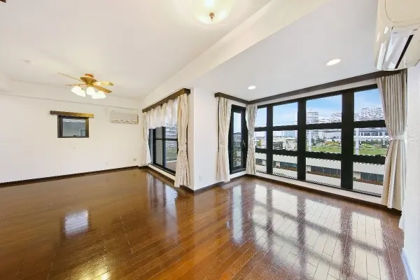 ヨコハマポートサイドロア参番館