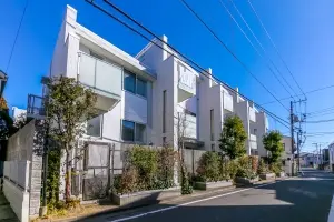 ＬＡＹＥＲＳ　ＨＯＵＳＥ　杉並　善福寺川公園