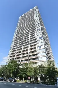 ＧＬＯＢＡＬ　ＦＲＯＮＴ　ＴＯＷＥＲ