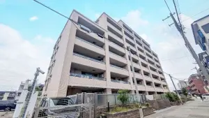 建物南西側より撮影