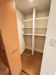 リビングダイニングの大型収納庫