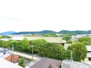 ルーフバルコニーから東側の眺望です。（眺望については永続的に保証されるものではありません。）