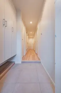 リノベーションされた室内（玄関・廊下）