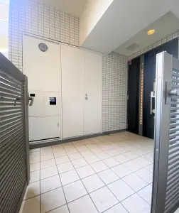 ポーチ　トランクルーム付き