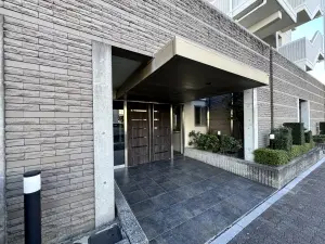 ファミリア－レ八熊通