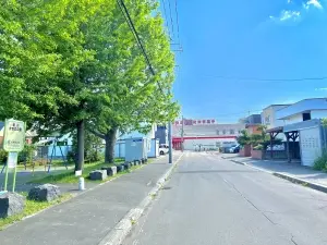 前面道路（北東側から南西側）
