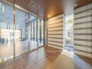 ＴＨＥ　ＴＯＷＥＲ　ＫＯＩＳＨＩＫＡＷＡ