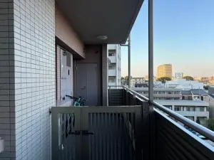 玄関ポーチ付きのため、プライバシーが守れます。