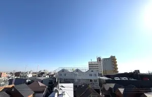 南東側バルコニーからの眺望　眺望は永続的に保証されるものではございません。