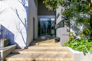 ＬＡＹＥＲＳ　ＨＯＵＳＥ　杉並　善福寺川公園