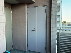 玄関先にトランクルームがあるため、アウトドア用品などの収納に便利です。