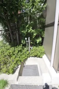 お散歩後のペットの足を洗うのに便利な多目的洗い場がございます。