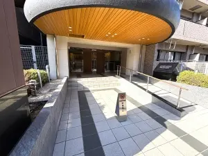 スロープ付きエントランス