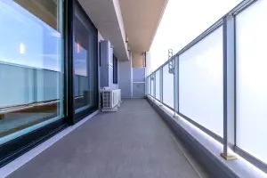 クロスエアタワー