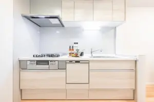 白を基調とした清潔感のあるキッチン