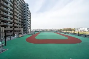 敷地内の4階には、子供達が遊べる公園があります。