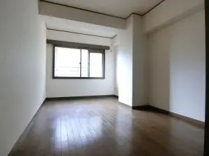 ロワ・ヴェール岡本