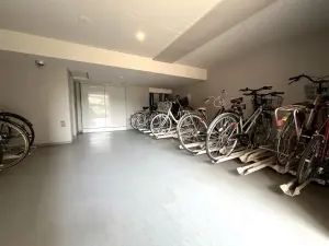 大切な自転車が雨ざらしにならない敷地内自転車置場（月額料金・空き状況はお問い合わせください）