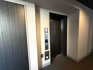 エレベーターは1基設置