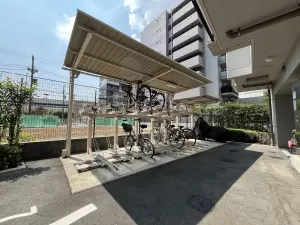 屋根付き自転車置場（月額料金・空き状況はお問い合わせください）