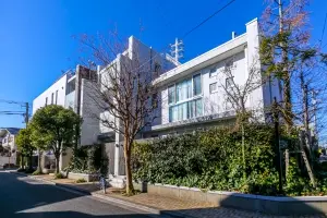 ＬＡＹＥＲＳ　ＨＯＵＳＥ　杉並　善福寺川公園