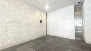不審者や勧誘員などが建物内に立ち入るのを防いでくれるオートロック付き。