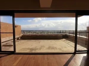 ロワ・ヴェール岡本