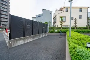 敷地内には、1回200円で利用できる洗車場がございます。