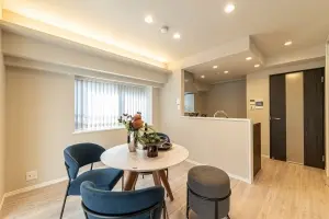 二面採光のリビングダイニングキッチン