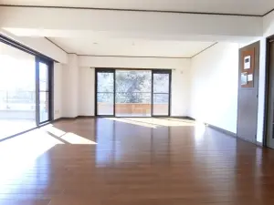 ロワ・ヴェール岡本