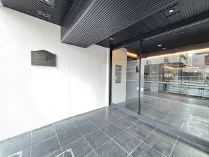 皆様を温かく迎える、エントランスアプローチになります。