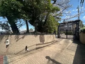 ヴェルサイユ東山公園