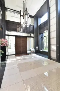 ＧＬＯＢＡＬ　ＦＲＯＮＴ　ＴＯＷＥＲ