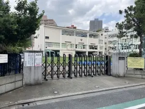 荒川区立第二瑞光小学校まで徒歩８分　（約６００ｍ）