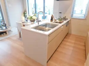 三口コンロのシステムキッチン